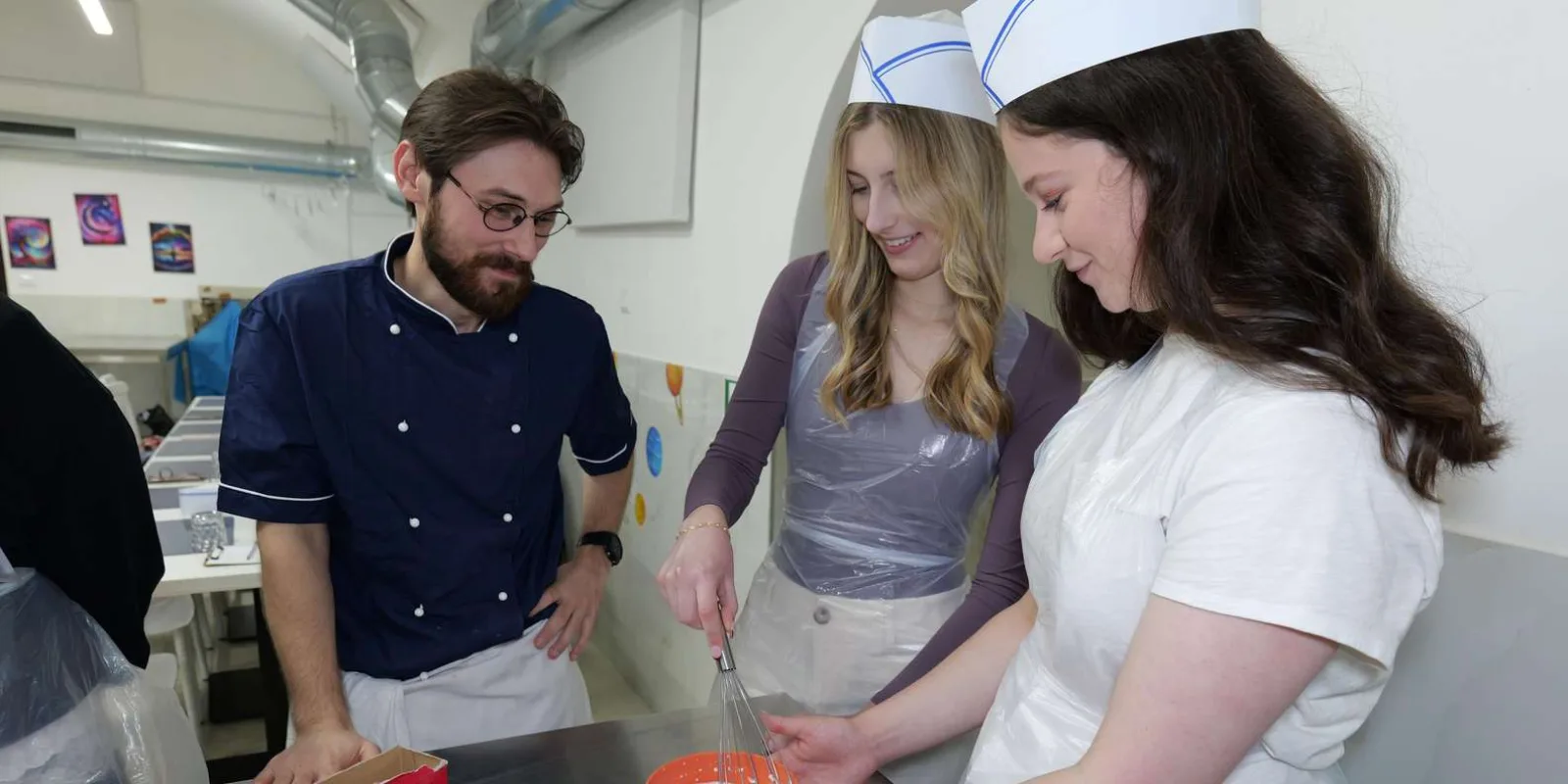 Naples: Neapolitan Pizza and Tiramisu Cooking Class